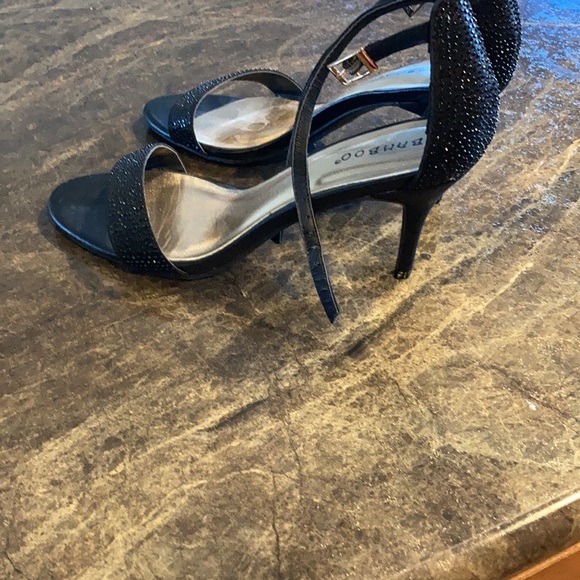 Smaller heel - Picture 3 of 3